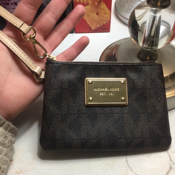 michael kors wristlet - Picture 1 of 1